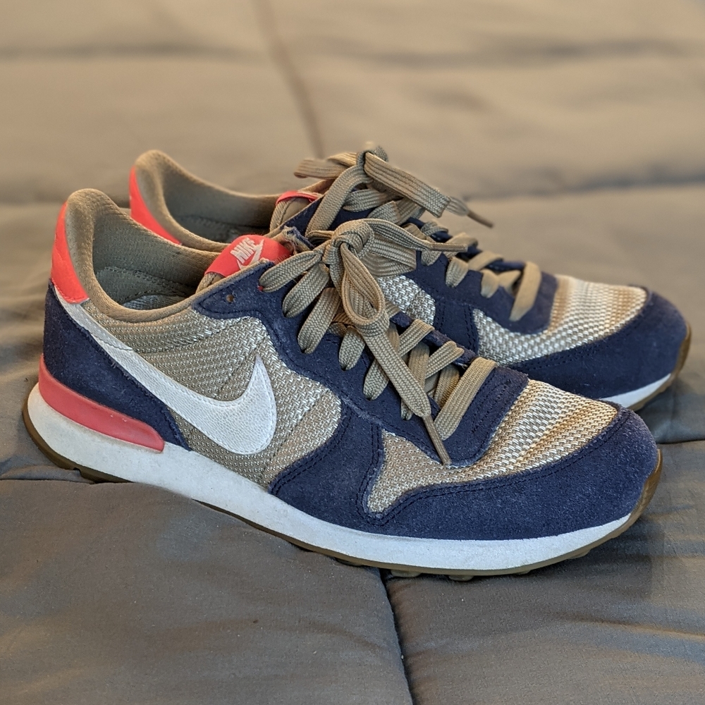 Nike tennis shoes